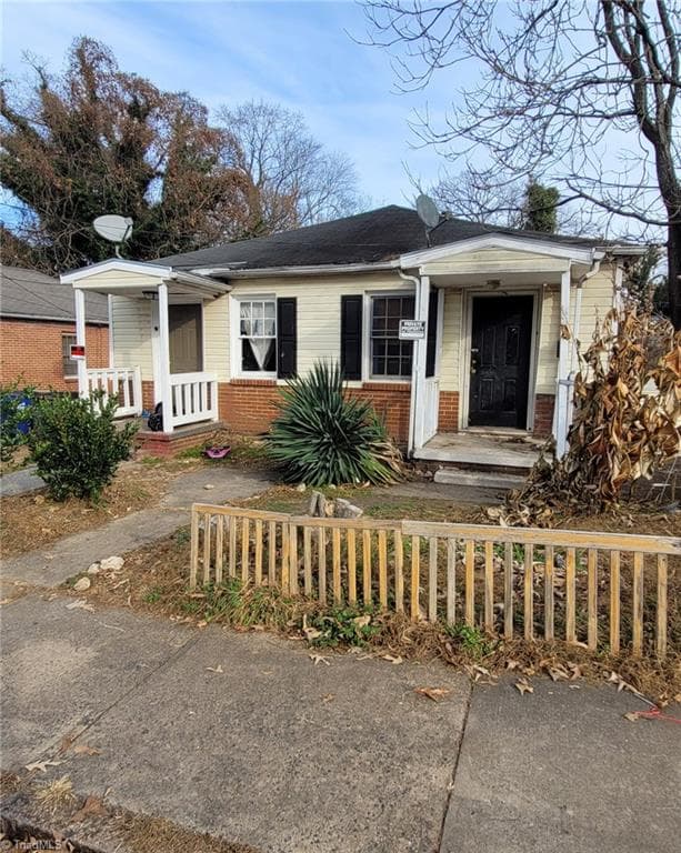 Duplex at 613 N Dunleith Avenue, Winston-Salem NC 27101, Winston-Salem, photo 2 of 2