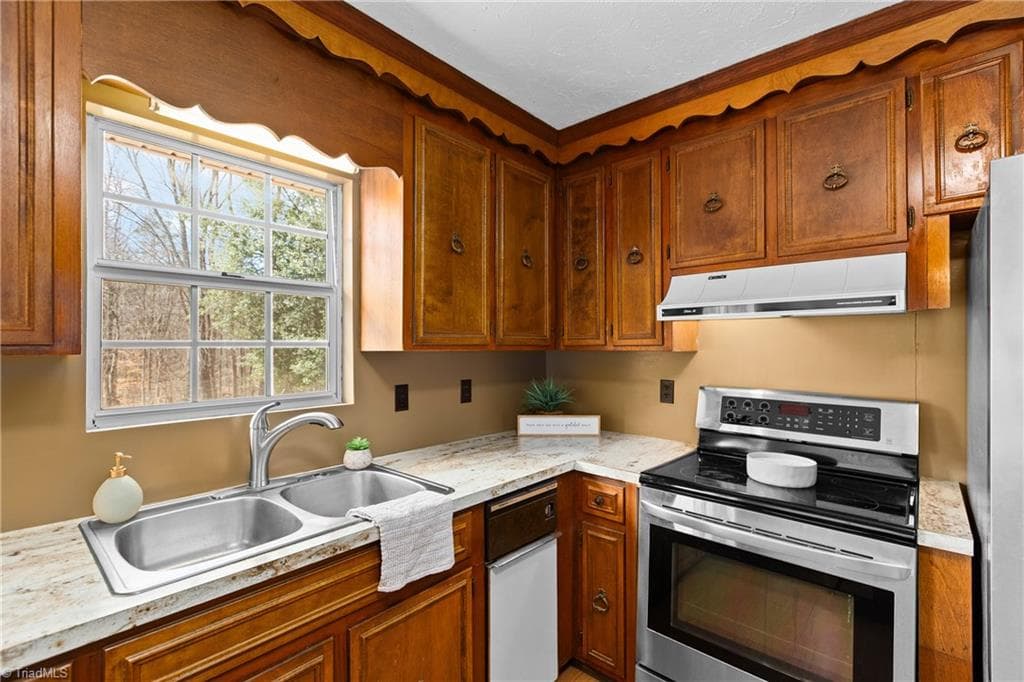 Stick/Site Built at 435 Seven Island Road, Danbury NC 27016, photo 12 of 44