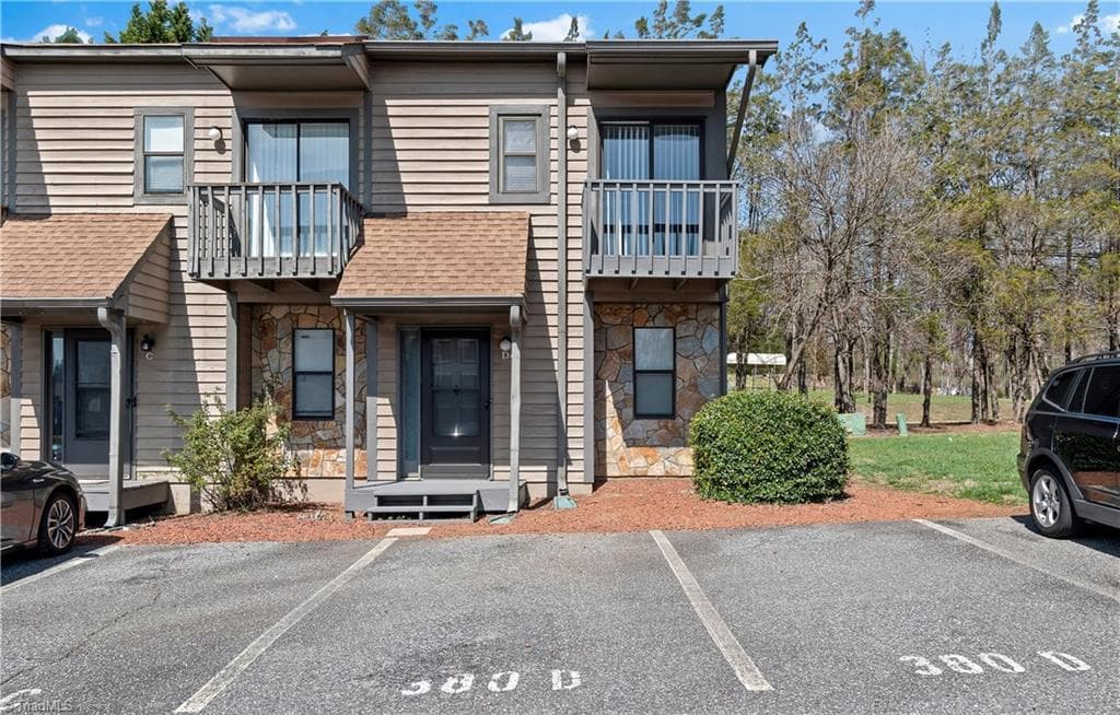 Stick/Site Built at 380 Vista Circle # D, Winston-Salem NC 27106, Winston-Salem, photo 2 of 26