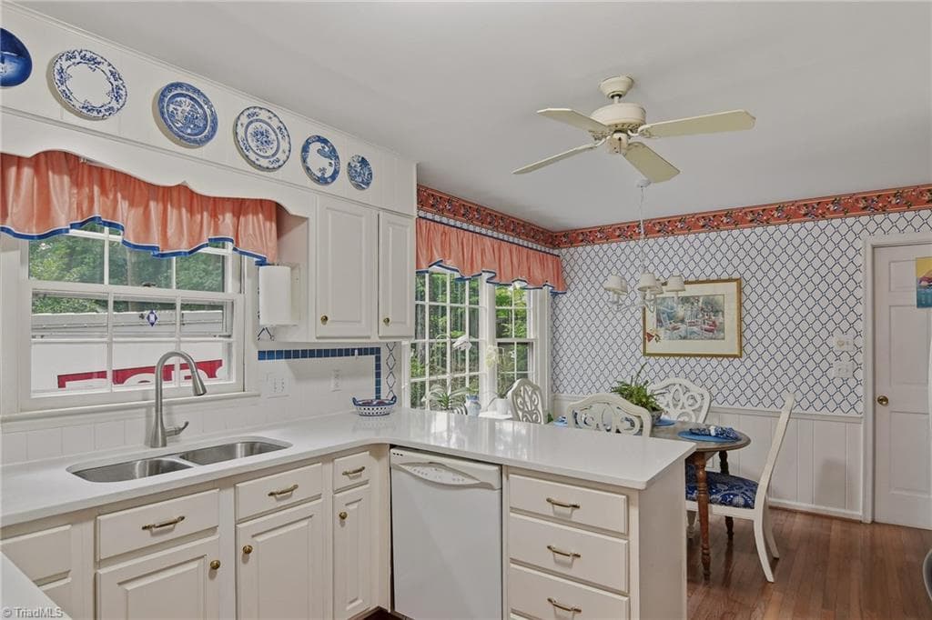 Stick/Site Built at 2717 Asbury Terrace, Greensboro NC 27408, photo 17 of 44