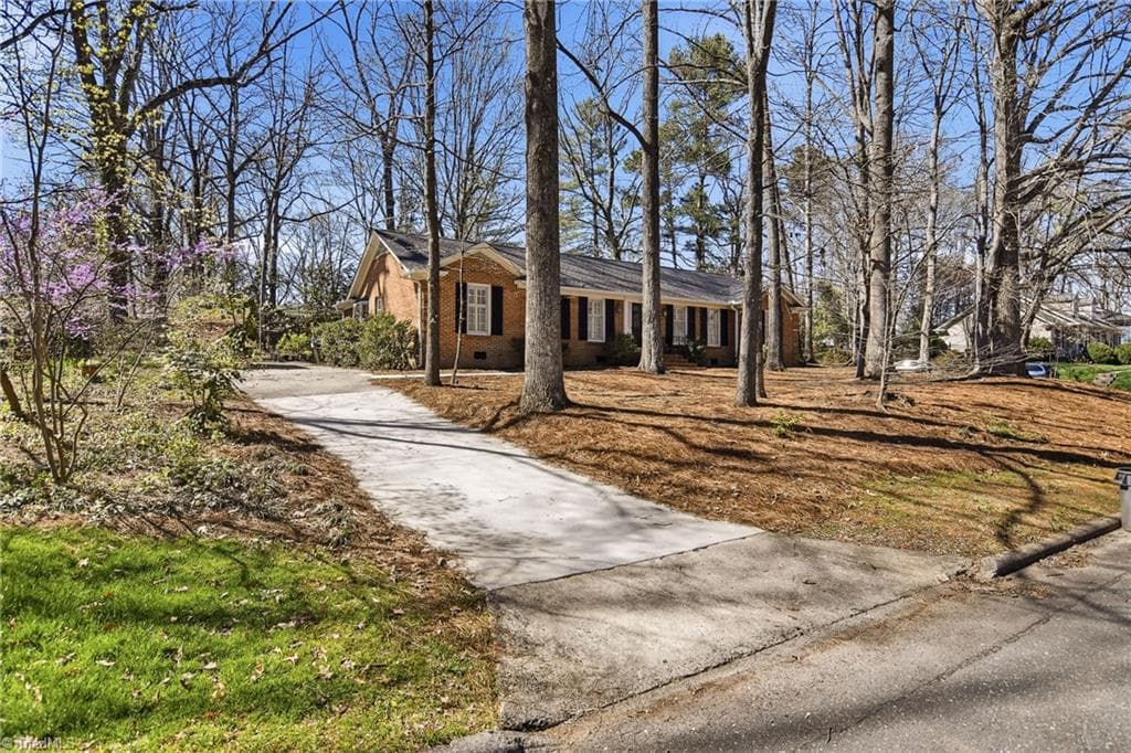 Stick/Site Built at 2717 Asbury Terrace, Greensboro NC 27408, photo 3 of 44