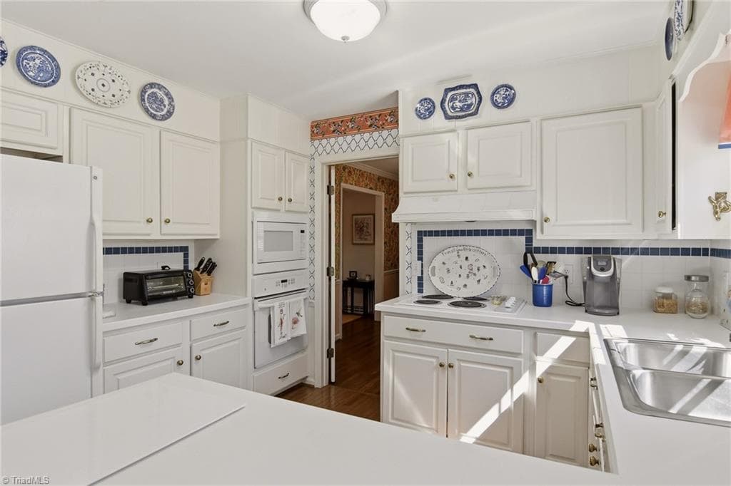 Stick/Site Built at 2717 Asbury Terrace, Greensboro NC 27408, photo 14 of 44
