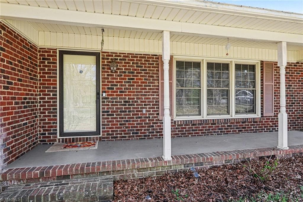 Stick/Site Built at 644 Greenwood Drive, Burlington NC 27217, Burlington, photo 2 of 27