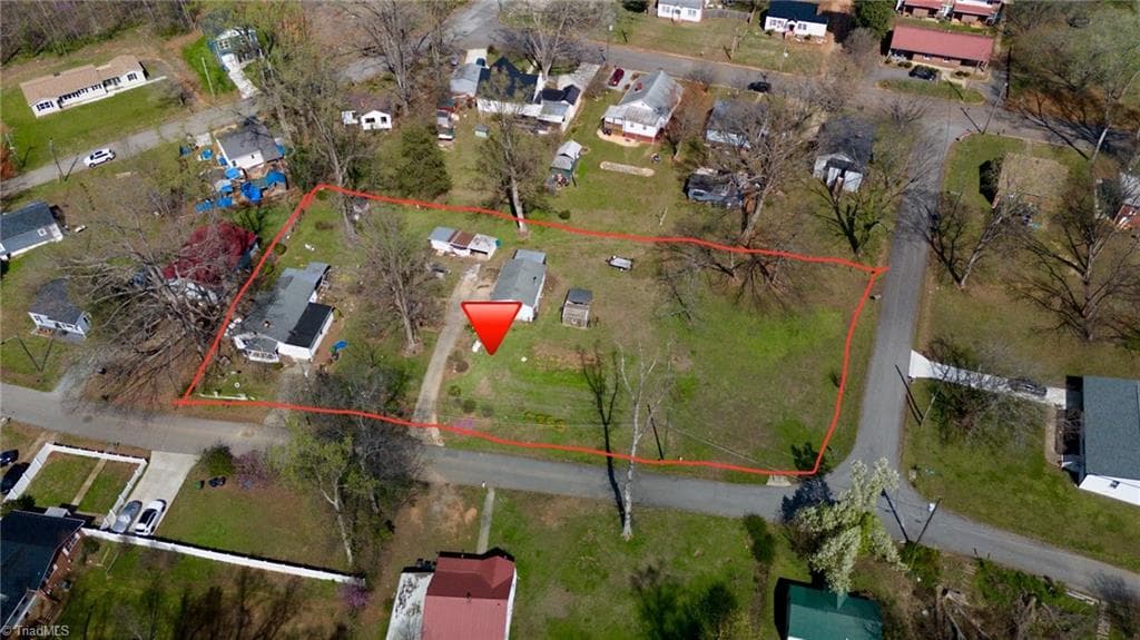 Single Family Residence at 208 Aberdeen Drive, Lexington NC 27292, Lexington, photo 2 of 14