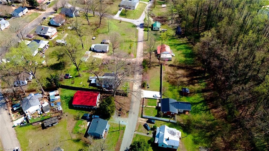 Single Family Residence at 208 Aberdeen Drive, Lexington NC 27292, Lexington, photo 6 of 14