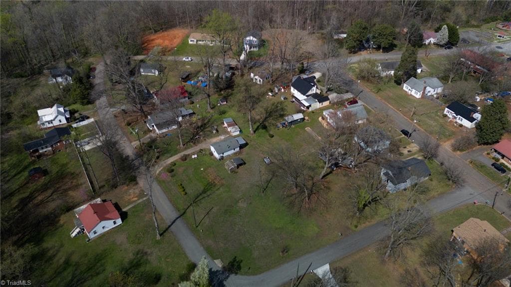 Single Family Residence at 208 Aberdeen Drive, Lexington NC 27292, Lexington, photo 8 of 14
