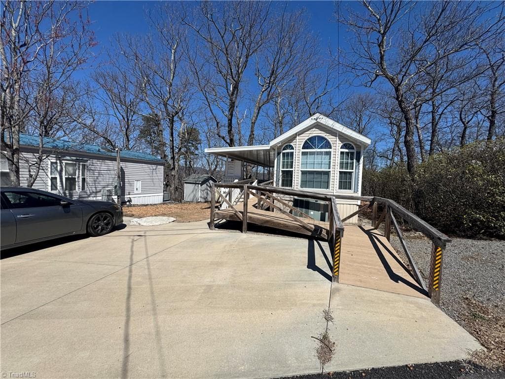 Manufactured Home at 438 Dogwood Circle, Traphill NC 28685, photo 12 of 19