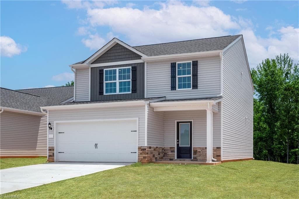 Stick/Site Built at 3411 Robindale Drive, Winston-Salem NC 27107, photo 2 of 23