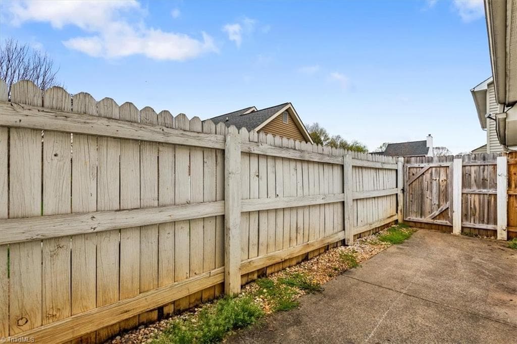 Stick/Site Built at 332 Brookside Court, Kernersville NC 27284, photo 32 of 34