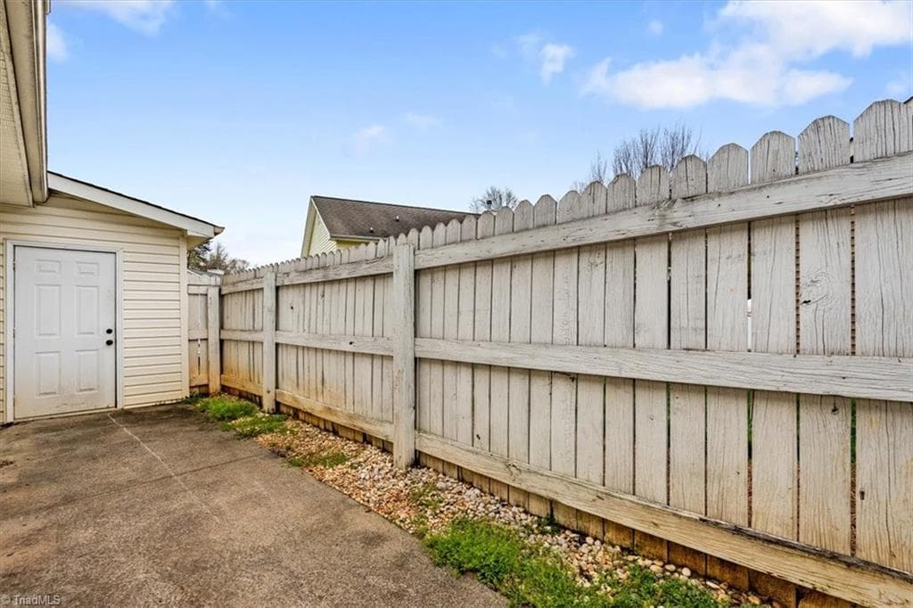 Stick/Site Built at 332 Brookside Court, Kernersville NC 27284, photo 31 of 34
