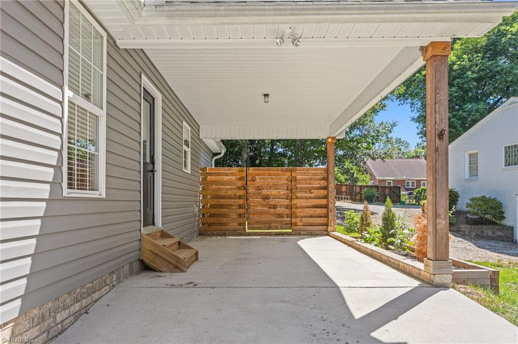 Stick/Site Built at 629 Rockspring Road, High Point NC 27262, photo 6 of 30