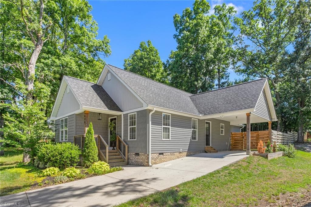 Stick/Site Built at 629 Rockspring Road, High Point NC 27262, photo 4 of 30