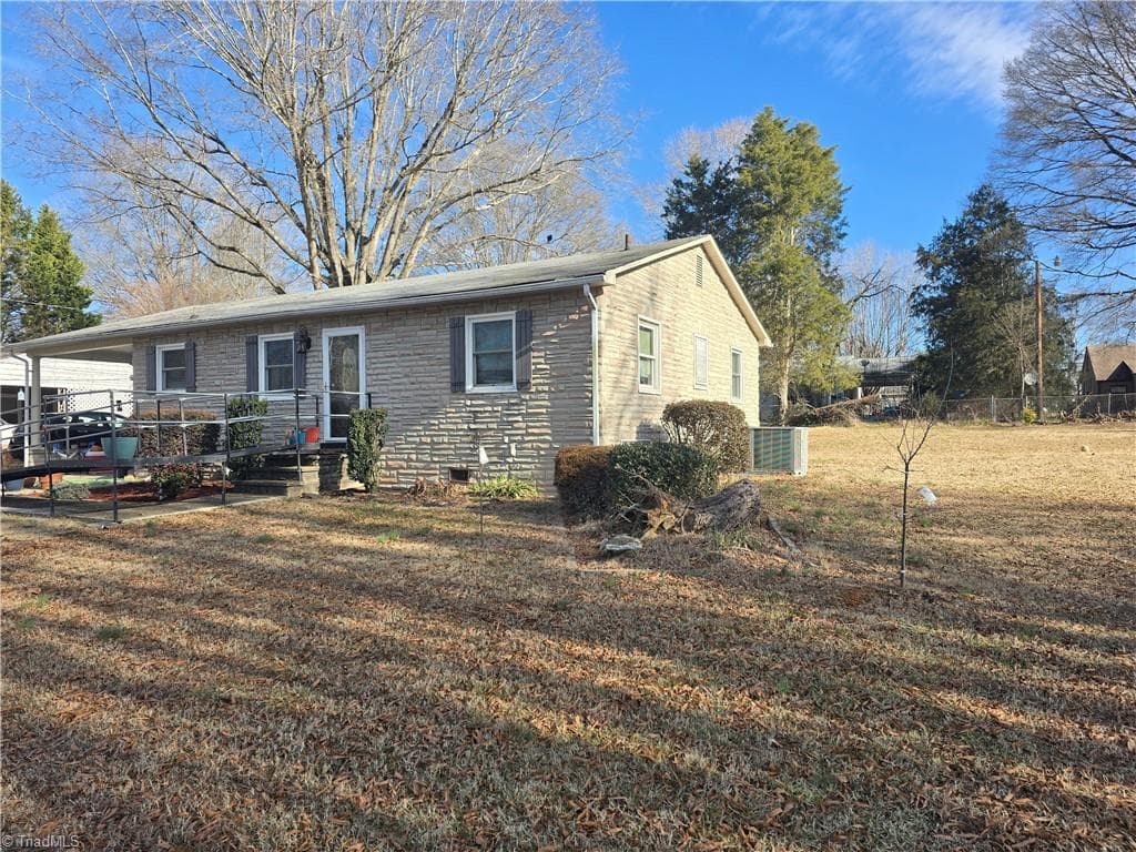 Stick/Site Built at 499 Raymond Street, Mocksville NC 27028, photo 2 of 12