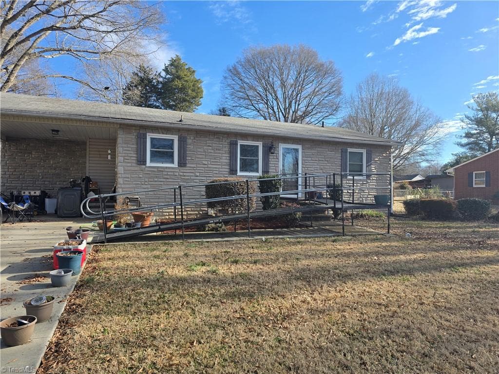 499 Raymond Street, Mocksville NC 27028