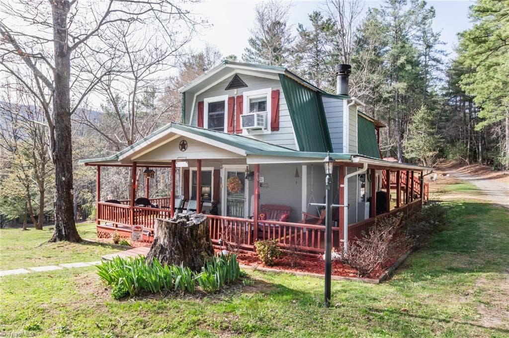 6414 Summit Road, Purlear NC 28665