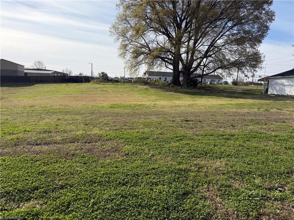 Investment at 503 E Bodenhamer Street, Kernersville NC 27284, photo 6 of 8