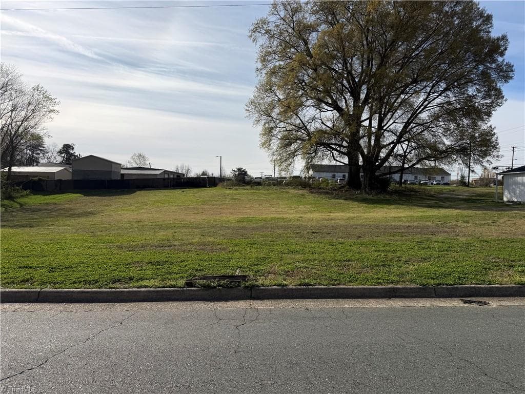 Investment at 503 E Bodenhamer Street, Kernersville NC 27284, photo 5 of 8