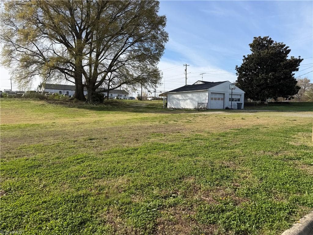 Investment at 503 E Bodenhamer Street, Kernersville NC 27284, photo 4 of 8
