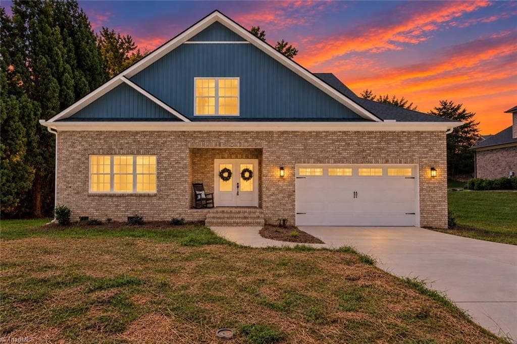4642 Pebble Lake Drive, Pfafftown NC 27040