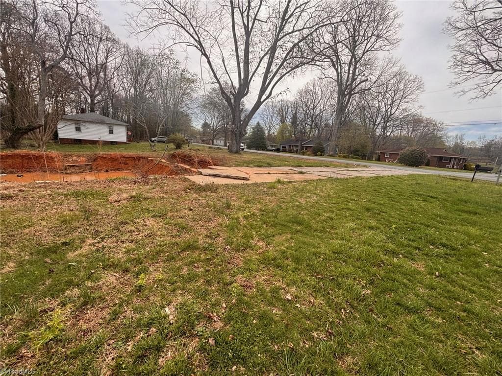 Single Family Residence at 1637 Sanford Drive, Winston-Salem NC 27105, Winston-Salem, photo 3 of 8