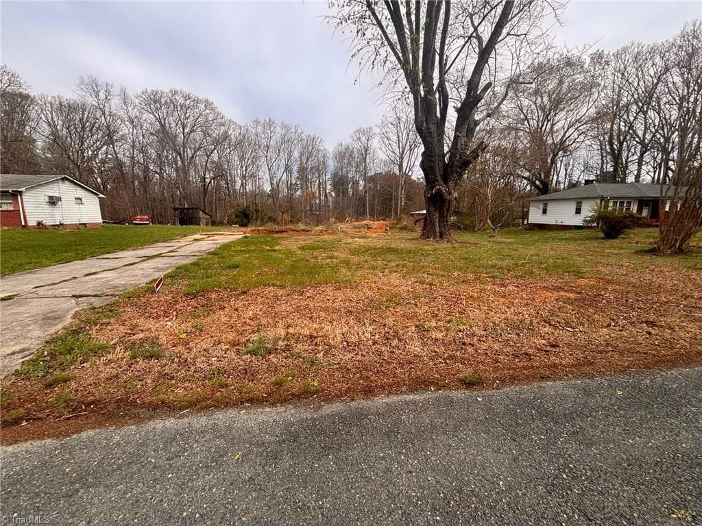 1637 Sanford Drive, Winston-Salem NC 27105