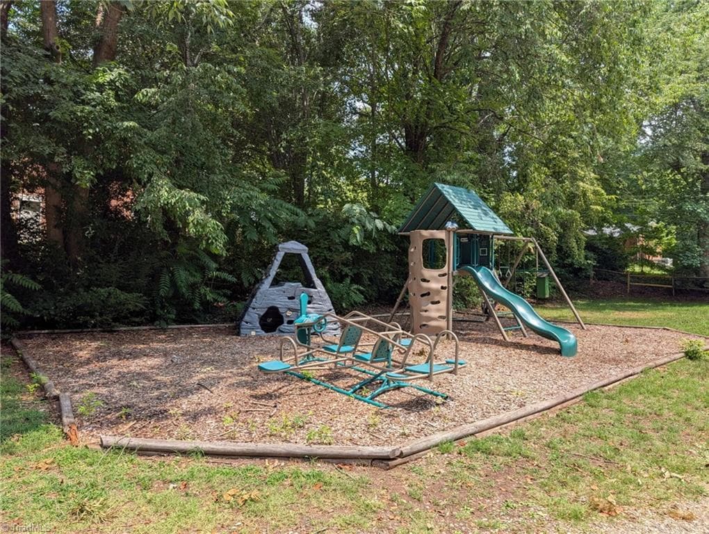 Stick/Site Built at 4661 Kinnamon Road, Winston-Salem NC 27103, Winston-Salem, photo 34 of 37