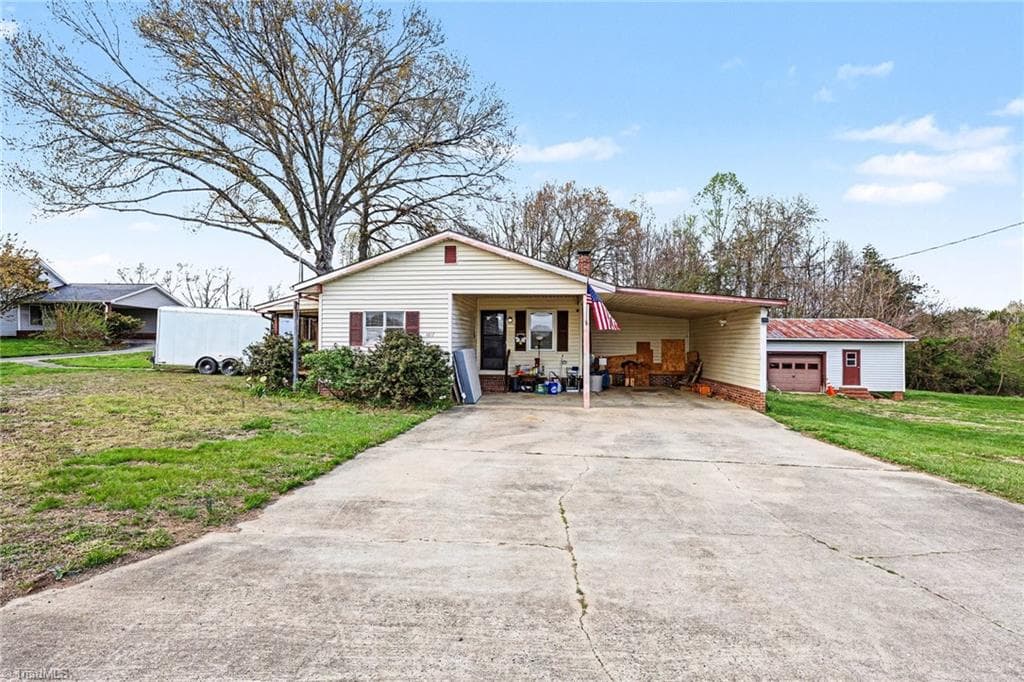 Manufactured Home at 1817 Amostown Road, Sandy Ridge NC 27046, photo 3 of 49
