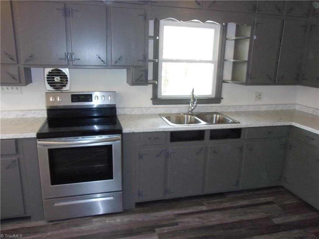 Stick/Site Built at 412 Peace Street, High Point NC 27262, photo 20 of 37
