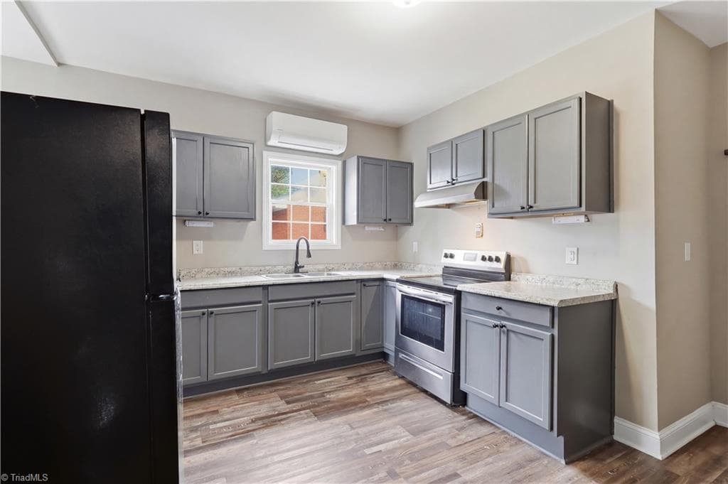 Triplex at 528 N Scales Street, Reidsville NC 27320, photo 16 of 29