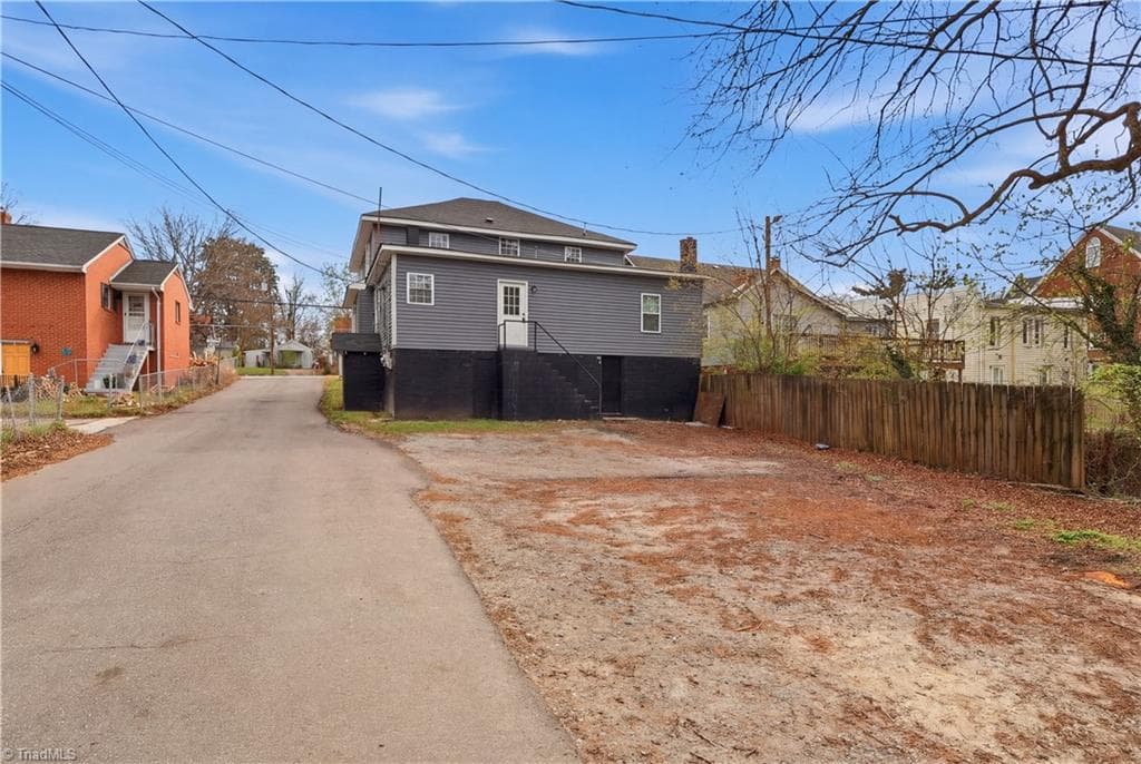 Triplex at 528 N Scales Street, Reidsville NC 27320, photo 5 of 29