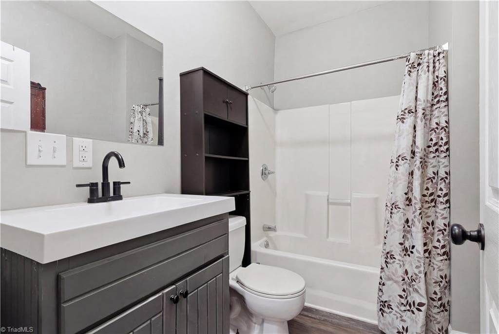 Triplex at 528 N Scales Street, Reidsville NC 27320, photo 10 of 29
