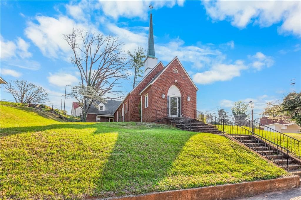 300 N Bridge Street, Elkin NC 28621