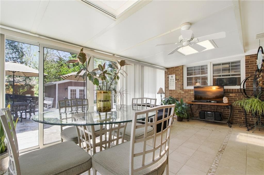 Oversized sunroom - 1515 Holly Circle, Wilkesboro NC 28697, Wilkesboro