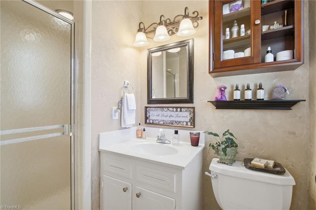Primary Suite - 1515 Holly Circle, Wilkesboro NC 28697, Wilkesboro