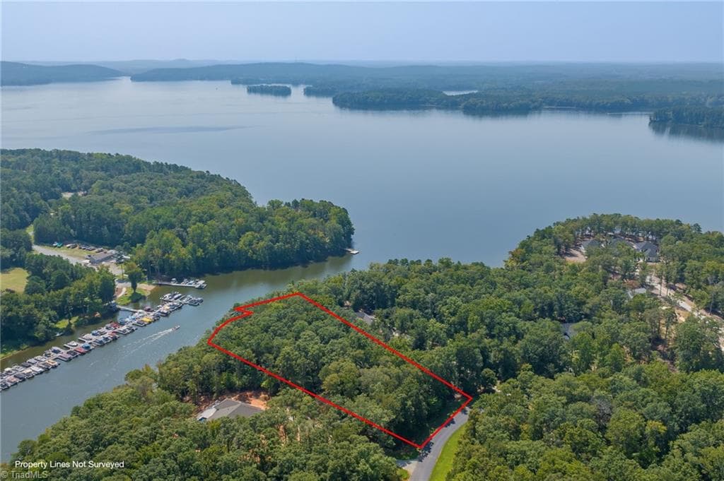 1047 Starboard Reach, Lexington NC 27292