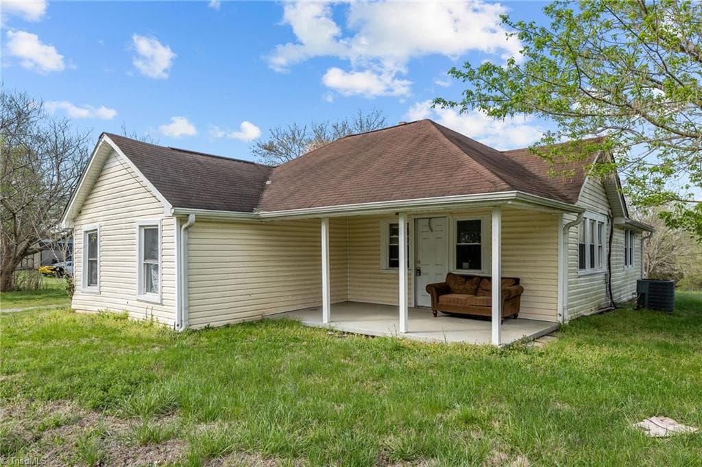 Stick/Site Built at 366 Brooks Road, Reidsville NC 27320, Reidsville, photo 3 of 28