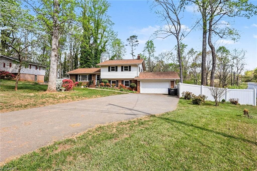 Stick/Site Built at 2801 Brookhill Drive, Winston-Salem NC 27127, Winston-Salem, photo 3 of 25