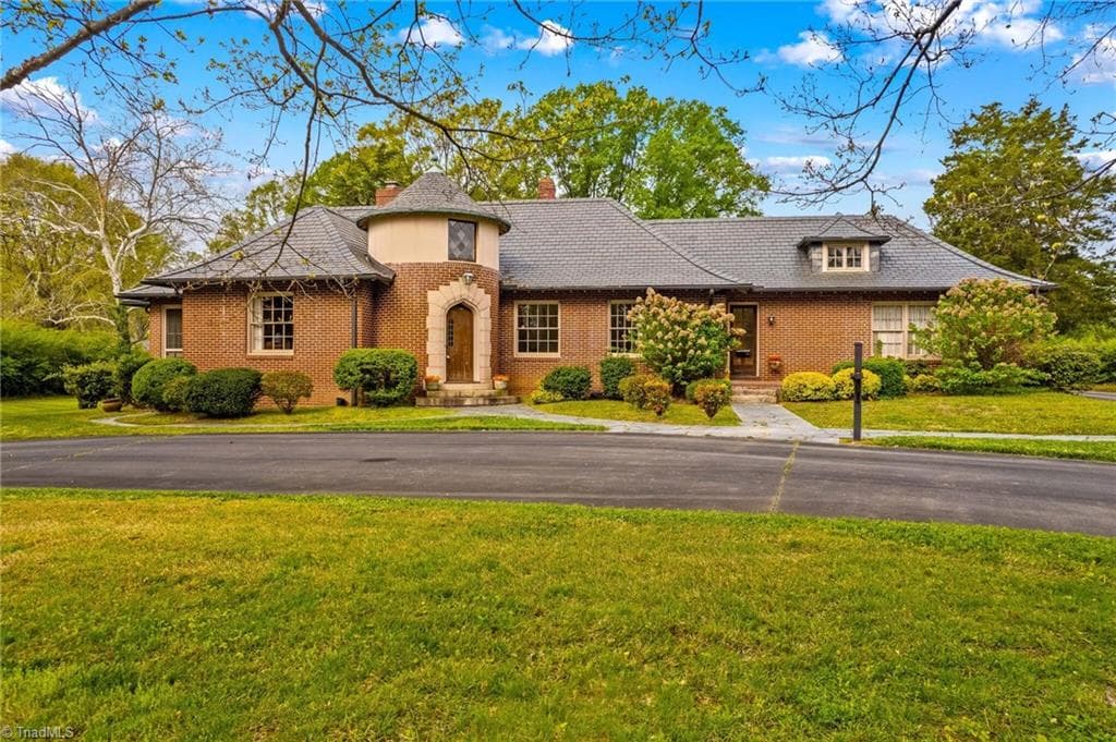 725 Mocksville Avenue, Salisbury NC 28144