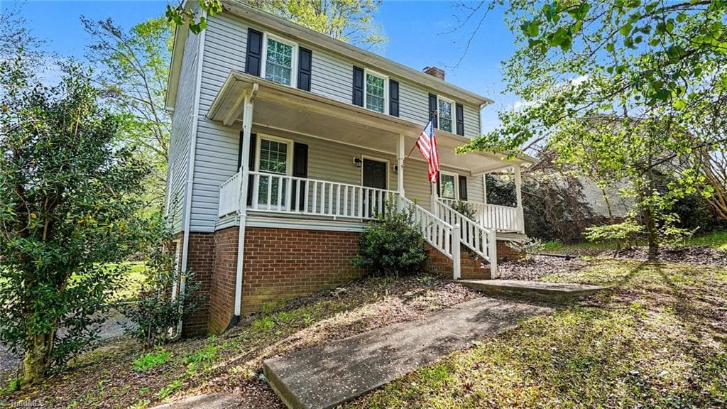 Stick/Site Built at 7132 Avenbury Circle, Kernersville NC 27284, photo 2 of 23