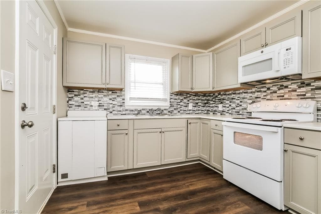 Stick/Site Built at 401 Hobson Street, High Point NC 27260, photo 5 of 16