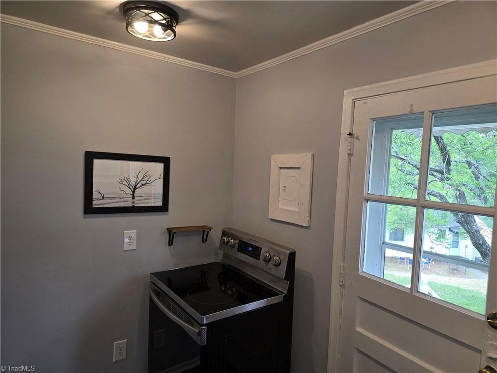 Stick/Site Built at 1846 Villa Drive, Greensboro NC 27403, photo 7 of 32