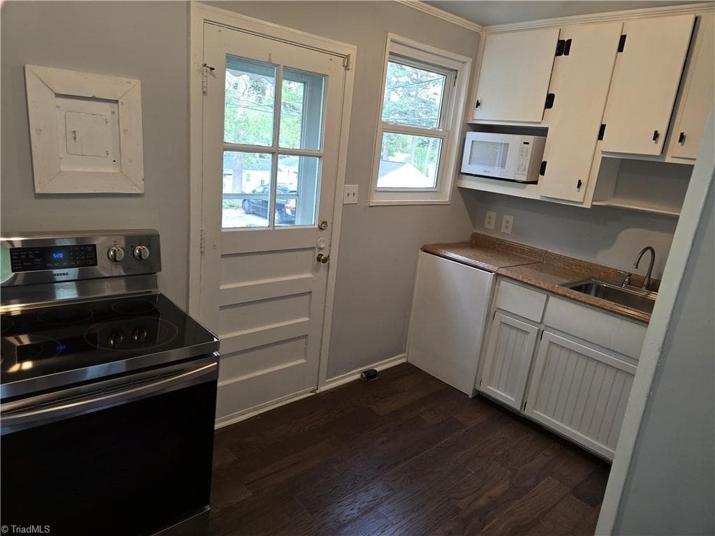 Stick/Site Built at 1846 Villa Drive, Greensboro NC 27403, photo 9 of 32
