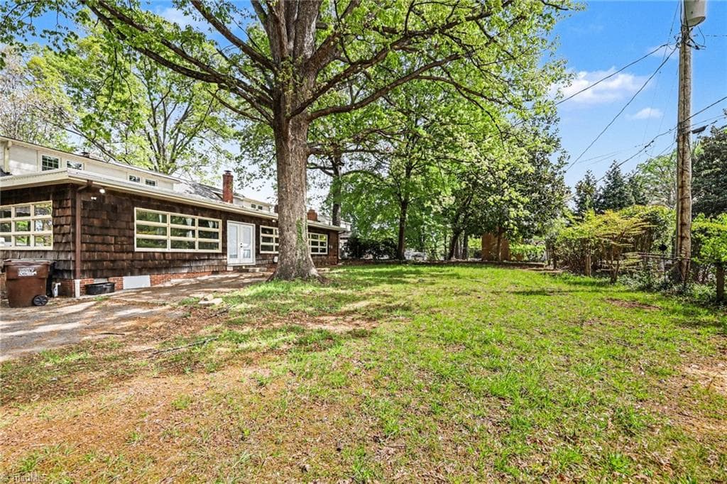 Stick/Site Built at 711 Quaker Lane, High Point NC 27262, photo 27 of 33