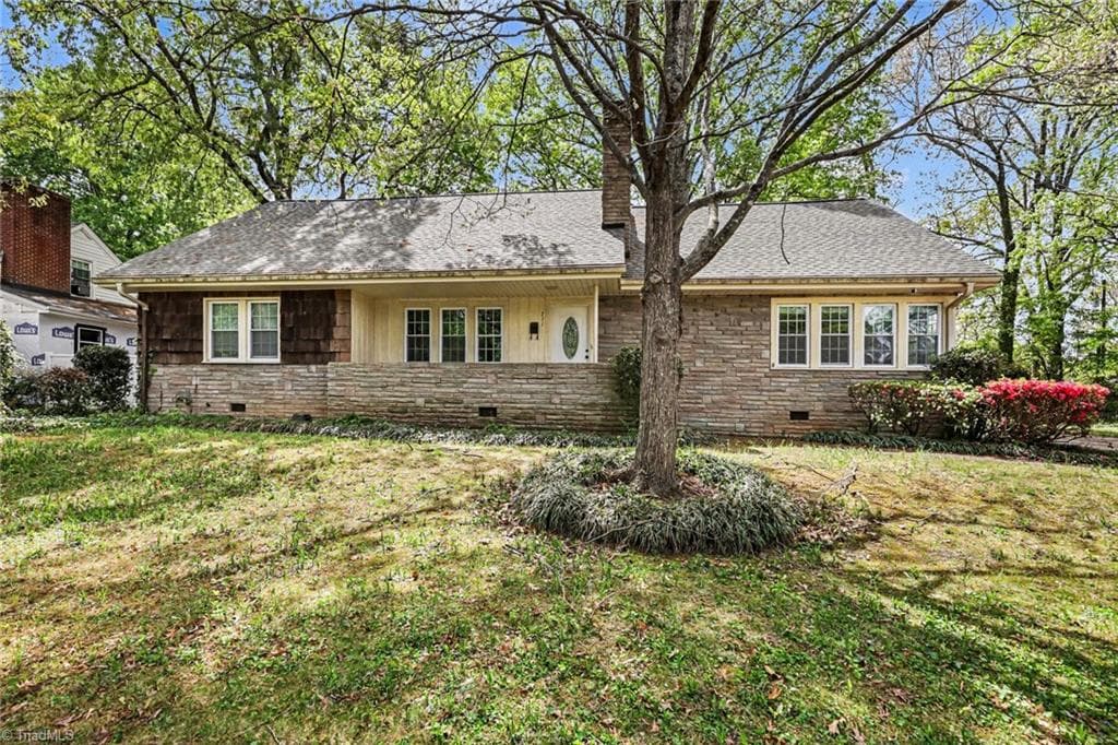 Stick/Site Built at 711 Quaker Lane, High Point NC 27262, photo 2 of 33