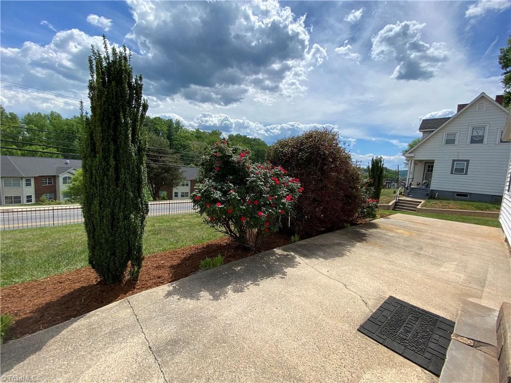 Stick/Site Built at 500 W Main Street, Wilkesboro NC 28697, Wilkesboro, photo 5 of 88