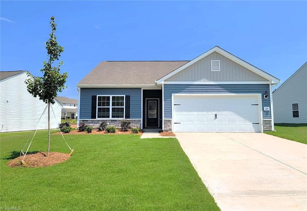 221 Macintosh Drive, King NC 27021