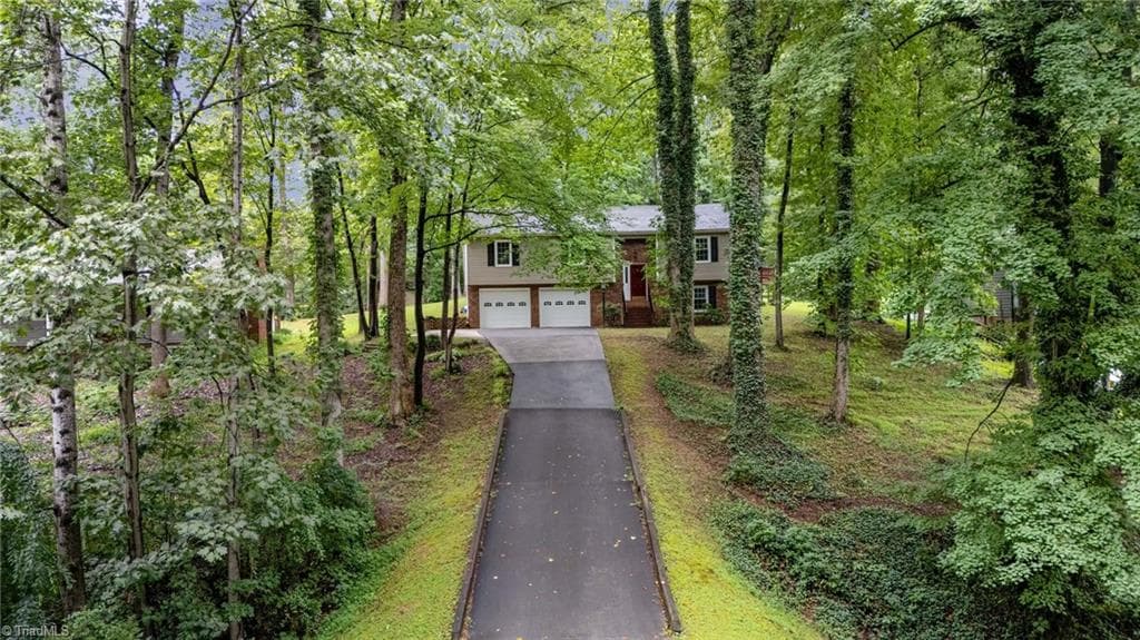 Stick/Site Built at 437 Valleymeade Drive, Kernersville NC 27284, photo 2 of 35