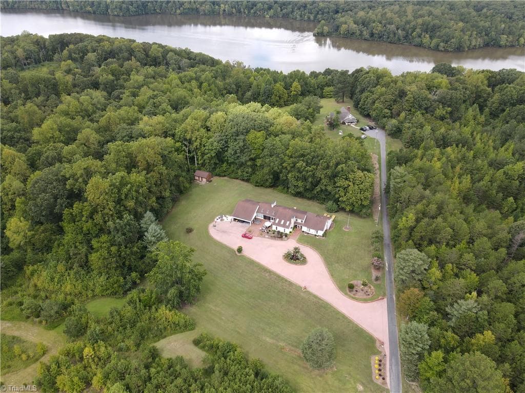 Stick/Site Built at 391 Lake Hill Drive, Thomasville NC 27360, photo 6 of 46
