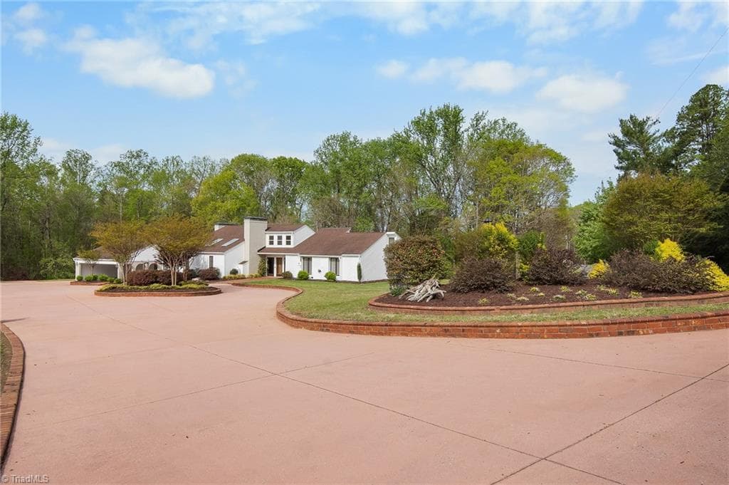 Stick/Site Built at 391 Lake Hill Drive, Thomasville NC 27360, photo 4 of 46