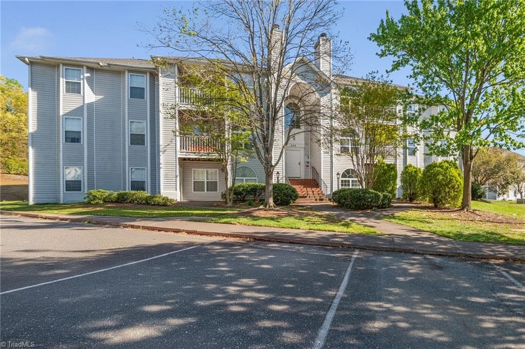 Stick/Site Built at 321 Quietwood Drive, Winston-Salem NC 27103, Winston-Salem, photo 31 of 32